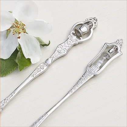 серебряная ложка с колокольчиком на ручке